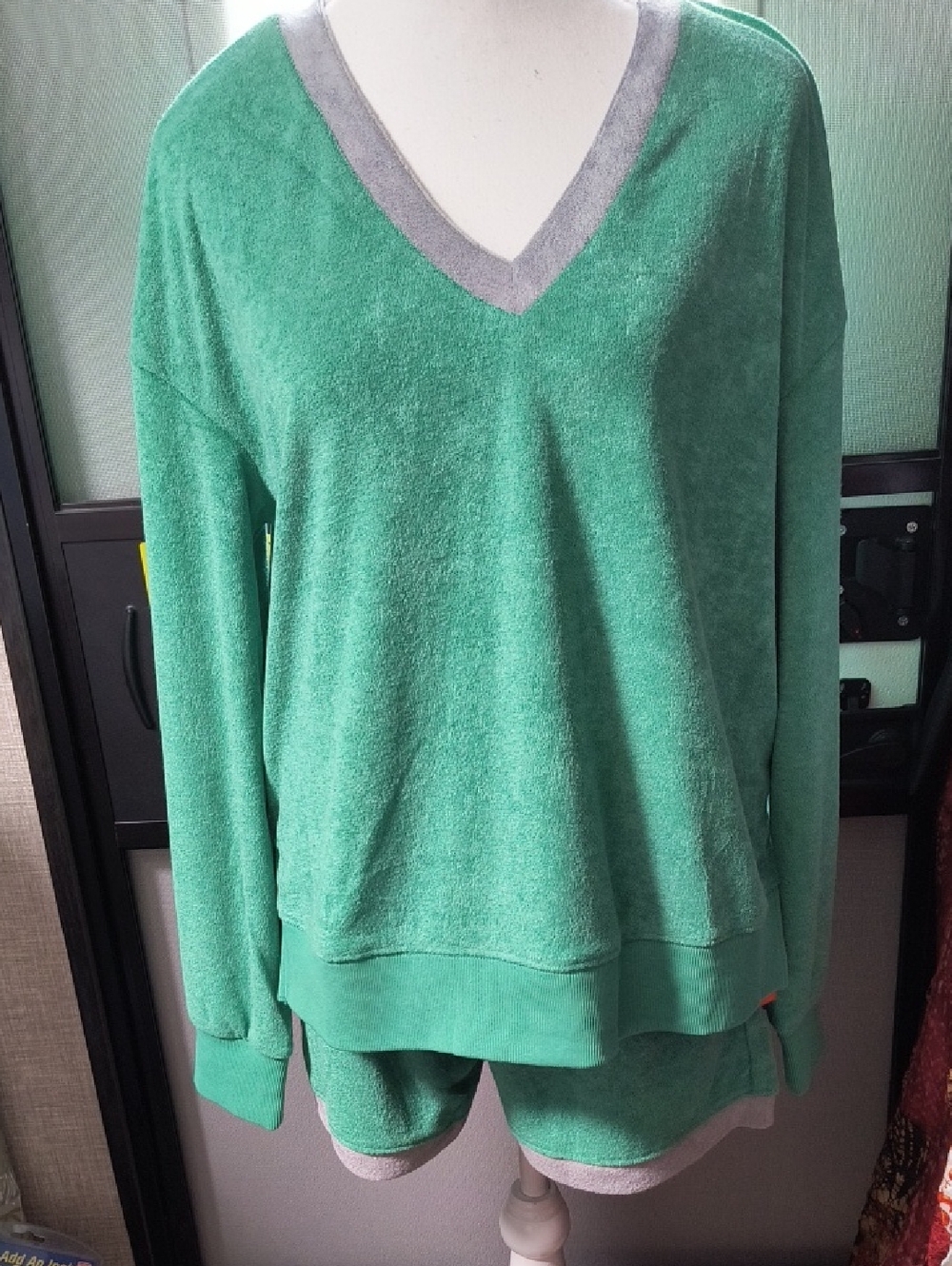 Green 2 Piece V-Neck Top And Shorts Set, Small, NWT